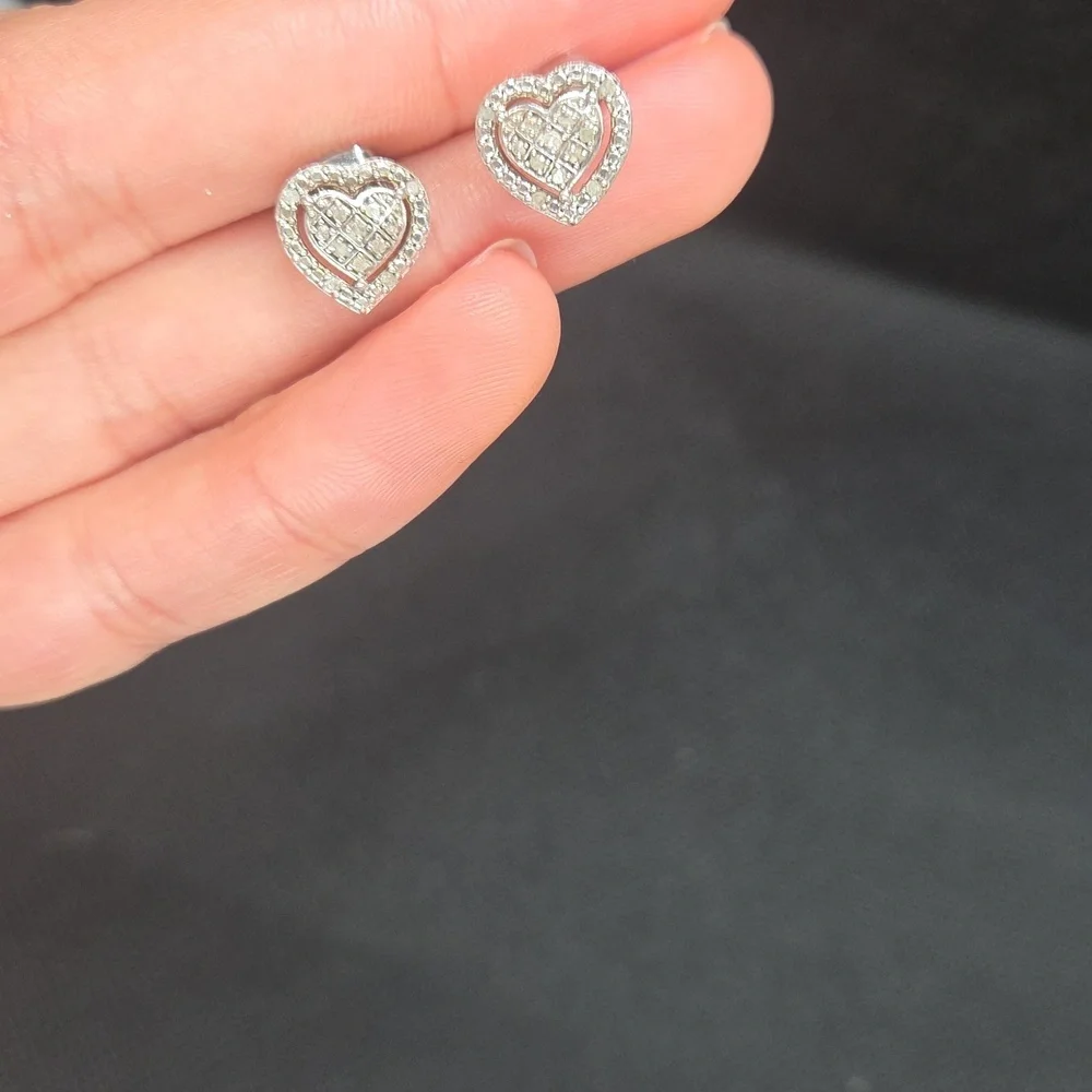 1/10Ct Genuine Diamomd Sterling Silver Heart Stud Earrings - Picture 5 of 8